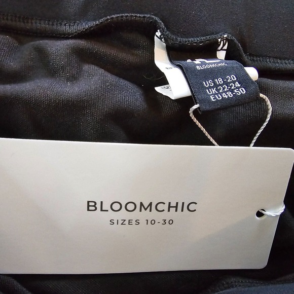 NWT Bloomchic Swim Skirt Skorts High Waist Split Hem Black Plus Size 2X - Picture 2 of 9